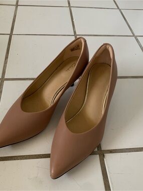 Clarks Women's Pointed Toe Mid-Heel Pumps in Dusty Rose Brown